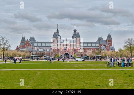 Paesi Bassi, Amsterdam - 09 aprile 2024: Rijksmuseum, museo nazionale di stato nel centro di Amsterdam Foto Stock