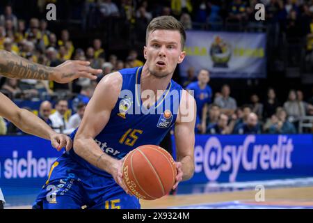Berlino, Germania. 28 maggio 2024. GER, Berlin, Basketball, Alba Berlin vs Chemnitz Niners, BBL, Basketball, Uber Arena, 28.05. 2024, semifinali di playoff, Martin Hermansson (Alba Berlin, 15), crediti: HMB Media/Alamy Live News Foto Stock