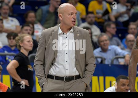 Berlino, Germania. 28 maggio 2024. GER, Berlin, Basketball, Alba Berlin vs Chemnitz Niners, BBL, Basketball, Uber Arena, 28.05. 2024, semifinali di playoff, Rodrigo Pastore, Trainer - Niners Chemnitz, crediti: HMB Media/Alamy Live News Foto Stock