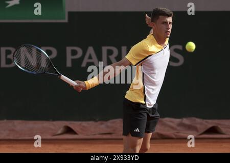 Luca Nardi dell'Italia durante il giorno 1 del Roland-Garros 2024, torneo di tennis del grande Slam del 2024, il 26 maggio 2024 allo stadio Roland-Garros di Parigi, Francia Foto Stock