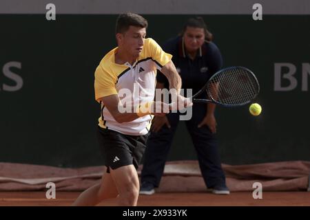 Luca Nardi dell'Italia durante il giorno 1 del Roland-Garros 2024, torneo di tennis del grande Slam del 2024, il 26 maggio 2024 allo stadio Roland-Garros di Parigi, Francia Foto Stock