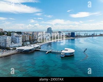 Molo a Durazzo da un drone, mare Adriatico, Albania, Europa Foto Stock