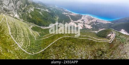 Panorama del passo di Llogara da un drone, Panorama Llogara, Monti Cerauniani, Albania Foto Stock