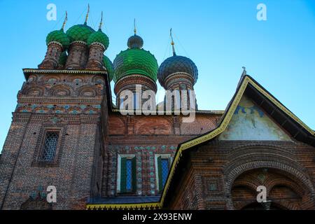 Chiesa di Giovanni Battista (1671-1687) primo piano in un pomeriggio di ottobre. Yaroslavl, anello d'oro della Russia Foto Stock