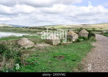 Cuckmere Haven, Regno Unito - 10 settembre 2022: Trappole per carri armati della seconda guerra mondiale Foto Stock