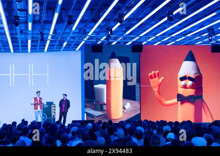 Presenta sul Main Roots Stage all'OFFF di Barcellona al Disseny Hub Museum of Design di Barcellona, Spagna, nell'aprile 2024. Figura: Rob Watkins. INFO: La popolare conferenza annuale lanciata nel 2001 è la più grande vetrina al mondo di creatività visiva e design contemporaneo. Attrae designer, artisti, registi e fotografi da tutto il mondo e funge da piattaforma globale per lo scambio creativo e la collaborazione. Foto Stock