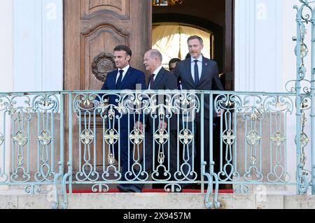 Emmanuel Macron, Olaf Scholz und Christian Lindner beim Treffen des Deutsch-Französischen Ministerrats im Gästehaus der Bundesregierung Schloss Meseberg. Meseberg, 28.05.2024 *** Emmanuel Macron, Olaf Scholz e Christian Lindner alla riunione del Consiglio dei ministri franco-tedesco presso la Guest House del governo federale Meseberg Castle Meseberg, 28 05 2024 foto:XF.xKernx/xFuturexImagex macron scholz 4577 Foto Stock