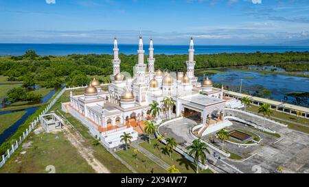 Aerea del sultano Hassanal Bolkiah Masjid, Cotabato City, Bangsamoro Autonoma nel Mindanao musulmano, Filippine, Sud-est asiatico, Asia Foto Stock