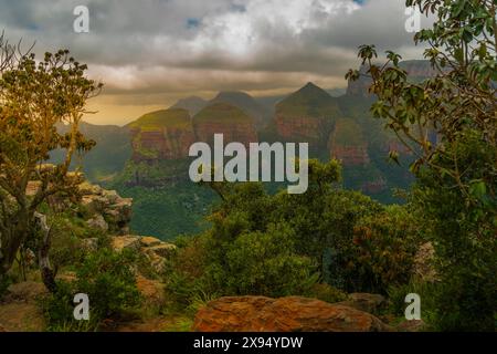 Vista dei cieli molli sui tre Rondavels nel Blyde River Canyon, Provincia di Mpumalanga, Sud Africa, Africa Foto Stock