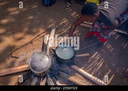 Vista del Villaggio culturale di Mantenga, un tradizionale insediamento Eswatini, Malkerns, Eswatini, Africa Foto Stock