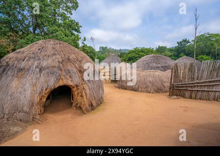 Vista del Villaggio culturale di Mantenga, un tradizionale insediamento Eswatini, Malkerns, Eswatini, Africa Foto Stock