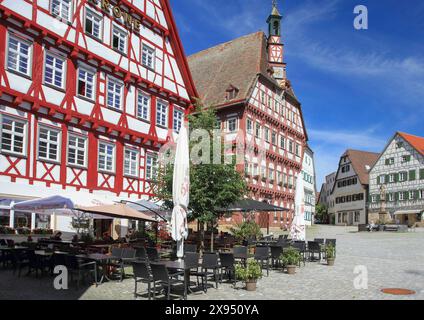 Rathaus und Gasthaus Krone am Marktplatz, Markgröningen, Baden-Württemberg, Deutschland *** Municipio e Gasthaus Krone sulla piazza del mercato, Markgröningen, Baden Württemberg, Germania Foto Stock