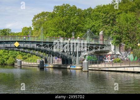 Ponte Lichtenstein e ponte Rosa Luxemburg, canale Landwehr, Tiergarten, Mitte, Berlino, Germania, Lichtensteinbrücke und Rosa-Luxemburg-Steg, Landweh Foto Stock