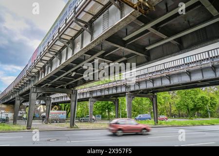 Siemensbahn, linea in disuso presso Siemensdamm Wernerwerk, Siemensstadt, Spandau, Berlino, Germania, Siemensbahn, stillgelegte Strecke Höhe Siemensdamm Werner Foto Stock