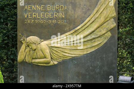 Tomba dell'editore Aenne Burda, cimitero della città di Weingarten, Offenburg, Baden-Württemberg, Germania, prendi Verlegerin Aenne Burda, Stadtfriedhof Weingarten Foto Stock