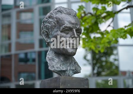 Busto di Georg Elser, Street of Remembrance, Spreebogen, Moabit, Mitte, Berlino, Germania, Büste Georg Elser, Straße der Erinnerung, Spreebogen, Moabit, Foto Stock