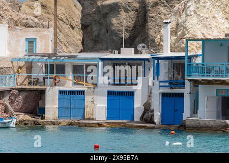 Tradizionale villaggio di pescatori di Firopotamos, sull'isola di Milos, Grecia Foto Stock