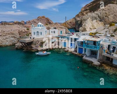 Tradizionale villaggio di pescatori di Firopotamos, sull'isola di Milos, Grecia Foto Stock