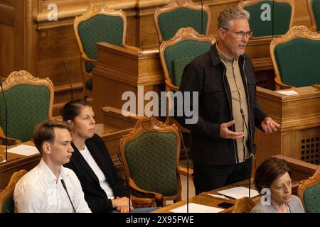 A Folketinget c'è un dibattito finale prima della pausa estiva. Torsten Gejl dell'alternativa durante il dibattito finale di mercoledì 29 maggio 2024. Sarà incentrato sulle questioni rivolte al primo Ministro in materia di politica interna ed estera. La discussione dovrebbe continuare fino a mezzanotte. Copenhagen Folketingssalen, Christiansborg Danimarca Copyright: XKristianxTuxenxLadegaardxBergx 2E6A1779 Foto Stock