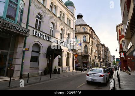 Vista sulla strada di Sarajevo durante il tramonto in Bosnia ed Erzegovina Foto Stock