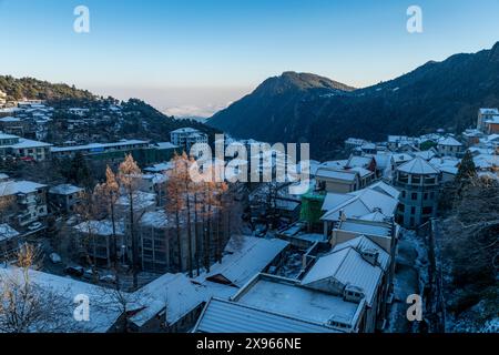 Luce mattutina sui tetti, Monte Lu (Lushan), sito Patrimonio dell'Umanità dell'UNESCO, Jiujiang, Jiangxi, Cina, Asia Foto Stock