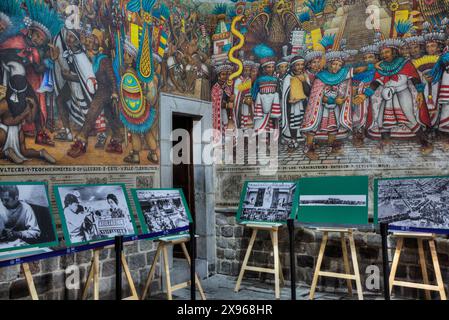 Palazzo del Governatore, XVI secolo, Foyer, con affreschi dell'artista Disiderio Hernandez Xochitiotzin, Tlaxcala City, Tlaxcala State, Messico, Nord America Foto Stock