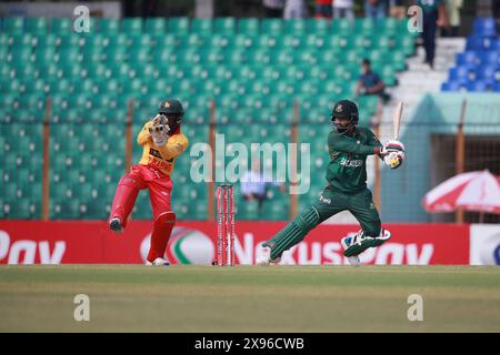 Tawhid Hridoy durante la terza partita internazionale T20 contro lo Zimbabwe allo Zahur Ahmed Chowdhury Stadium, Sagorika, Chattogram, Bangladesh, 7 maggio, 2 Foto Stock