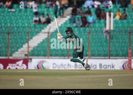 Tawhid Hridoy durante la terza partita internazionale T20 contro lo Zimbabwe allo Zahur Ahmed Chowdhury Stadium, Sagorika, Chattogram, Bangladesh, 7 maggio, 2 Foto Stock