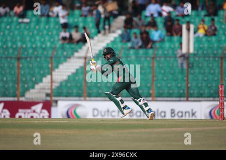 Tawhid Hridoy durante la terza partita internazionale T20 contro lo Zimbabwe allo Zahur Ahmed Chowdhury Stadium, Sagorika, Chattogram, Bangladesh, 7 maggio, 2 Foto Stock