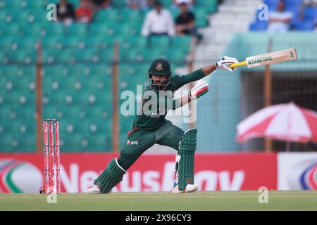 Tawhid Hridoy durante la terza partita internazionale T20 contro lo Zimbabwe allo Zahur Ahmed Chowdhury Stadium, Sagorika, Chattogram, Bangladesh, 7 maggio, 2 Foto Stock