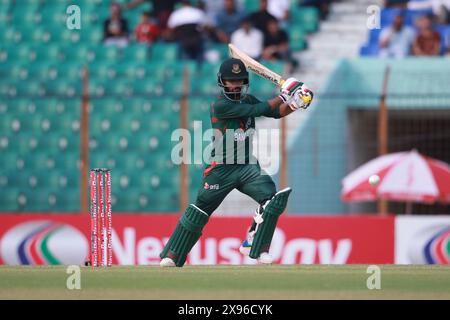 Tawhid Hridoy durante la terza partita internazionale T20 contro lo Zimbabwe allo Zahur Ahmed Chowdhury Stadium, Sagorika, Chattogram, Bangladesh, 7 maggio, 2 Foto Stock