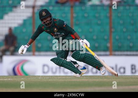 Tawhid Hridoy durante la terza partita internazionale T20 contro lo Zimbabwe allo Zahur Ahmed Chowdhury Stadium, Sagorika, Chattogram, Bangladesh, 7 maggio, 2 Foto Stock