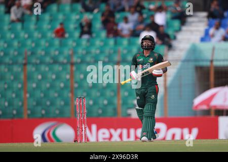 Tawhid Hridoy durante la terza partita internazionale T20 contro lo Zimbabwe allo Zahur Ahmed Chowdhury Stadium, Sagorika, Chattogram, Bangladesh, 7 maggio, 2 Foto Stock