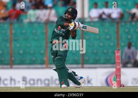 Tawhid Hridoy durante la terza partita internazionale T20 contro lo Zimbabwe allo Zahur Ahmed Chowdhury Stadium, Sagorika, Chattogram, Bangladesh, 7 maggio, 2 Foto Stock