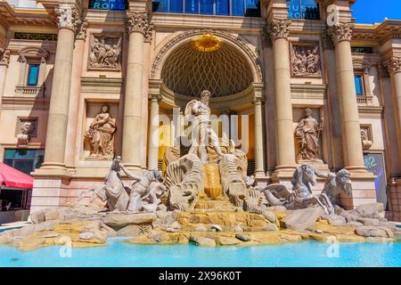 Las Vegas, Nevada - 13 aprile 2024: Negozi del Caesars Palace Forum Fontana di Trevi Foto Stock