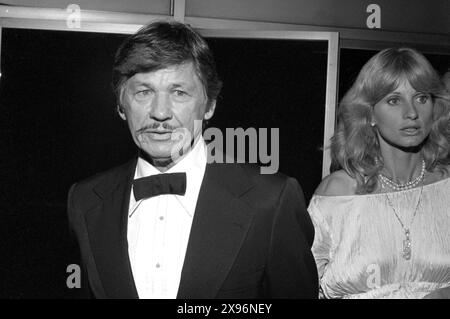 Charles Bronson e Jill Ireland circa 1980's Credit: Ralph Dominguez/MediaPunch Foto Stock