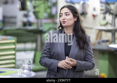 Reem Alabali-Radovan, Mitglied des Deutschen Bundestages SPD, aufgenommen im Rahmen eines Besuchs des Ausbildungszentrums der Berliner Wasserbetriebe a Berlino, 29.05.2024. Berlin Deutschland *** Reem Alabali Radovan, membro del Bundestag SPD tedesco , preso durante una visita al centro di formazione Berliner Wasserbetriebe di Berlino, 29 05 2024 Berlino Germania Copyright: xLorenzxHuterxphotothek.dex Foto Stock