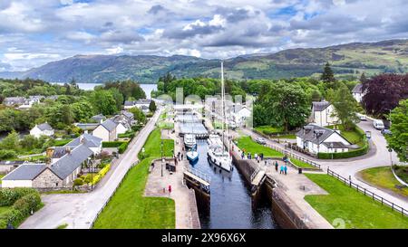 Fort Augustus Scotland Telford 5 chiuse sul canale di Caledonian qui 4 chiuse e l'apertura del cancello della serratura Foto Stock