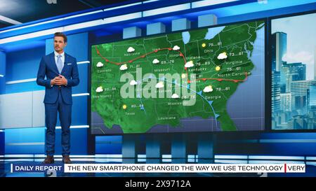 Programma previsioni meteo TV: Host televisivo professionale che esamina il rapporto meteo in Newsroom Studio, utilizza il grande schermo con la grafica. Il famoso Anchorman parla. Modello del concetto di canale via cavo. Foto Stock