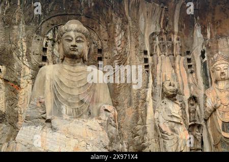 Grotte buddiste Longmen (lett. Porta del Drago) o grotte nr Luoyang, Henan, Cina Foto Stock