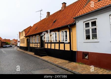 Antica strada della città di Ronne, Isola di Bornholm, Danimarca - 28 maggio 2024 Foto Stock