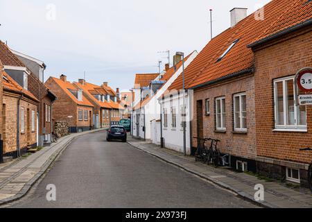 Antica strada della città di Ronne, Isola di Bornholm, Danimarca - 28 maggio 2024 Foto Stock