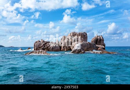 L'isola di St. Pierre si trova nella parte orientale dell'isola di Praslin, nell'Oceano Indiano, Repubblica delle Seychelles. Foto Stock