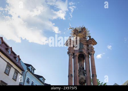 Colonna della placca della Santissima trinità a Banska Stiavnica. Maggio 2023. Foto di alta qualità Foto Stock