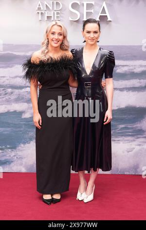 Siobhan-Marie o'Connor e Daisy Ridley partecipano alla proiezione di gala di Young Woman and the Sea al Curzon Mayfair di Londra. Data foto: Mercoledì 29 maggio 2024. Foto Stock