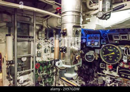 Periscope all'interno di un sottomarino a Milano, Lombardia, Italia Foto Stock