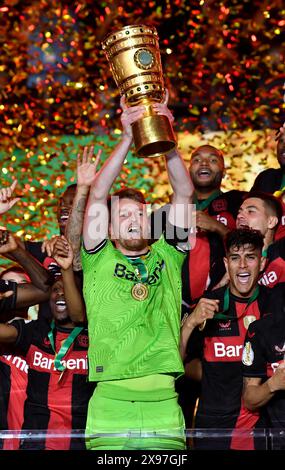 Tifo, gioia, celebrazione del vincitore, onore, cerimonia di premiazione del vincitore Bayer 04 Leverkusen, portiere Lukas Hradecky Bayer 04 Leverkusen (01) Foto Stock