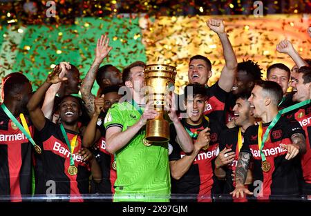 Tifo, gioia, celebrazione della vittoria, onore, cerimonia di premiazione del vincitore della coppa Bayer 04 Leverkusen, portiere Lukas Hradecky Bayer 04 Leverkusen (01) Foto Stock