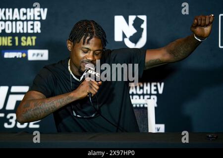 Newark, Newark, New Jersey, Stati Uniti. 29 maggio 2024. Kevin Holland interagisce con i media durante l'UFC 302 Media Day al Prudential Center il 29 maggio 2024 a Newark, Stati Uniti. (Foto di Matt Davies/PxImages) (immagine di credito: © Matt Davies/PX Imagens via ZUMA Press Wire) SOLO PER USO EDITORIALE! Non per USO commerciale! Foto Stock