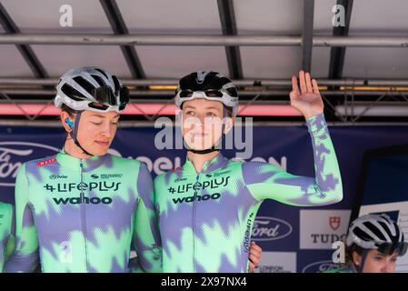 Piloti di Lifeplus Wahoo alla gara ciclistica Ford RideLondon Classique Women's WorldTour 2024, tappa due a Maldon, Essex, Regno Unito. Foto Stock